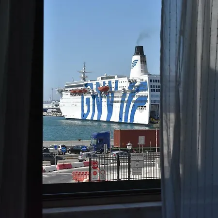 Lägenhet Dimora Fronte Del Porto Bari