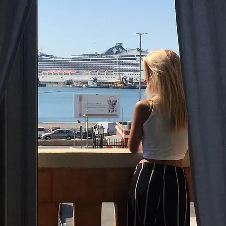 Lägenhet Dimora Fronte Del Porto Bari